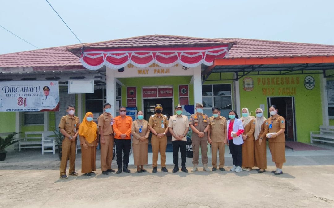 Wakil Bupati Lampung Selatan Tinjau Kesiapan UPTD Puskesmas Way Panji dan Bagikan Masker kepada Masyarakat